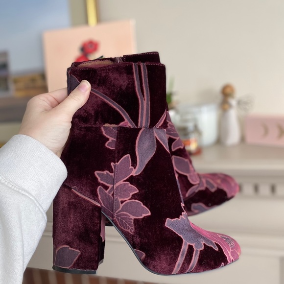 Steve Madden Shoes - Steve Madden Floral Bootie
